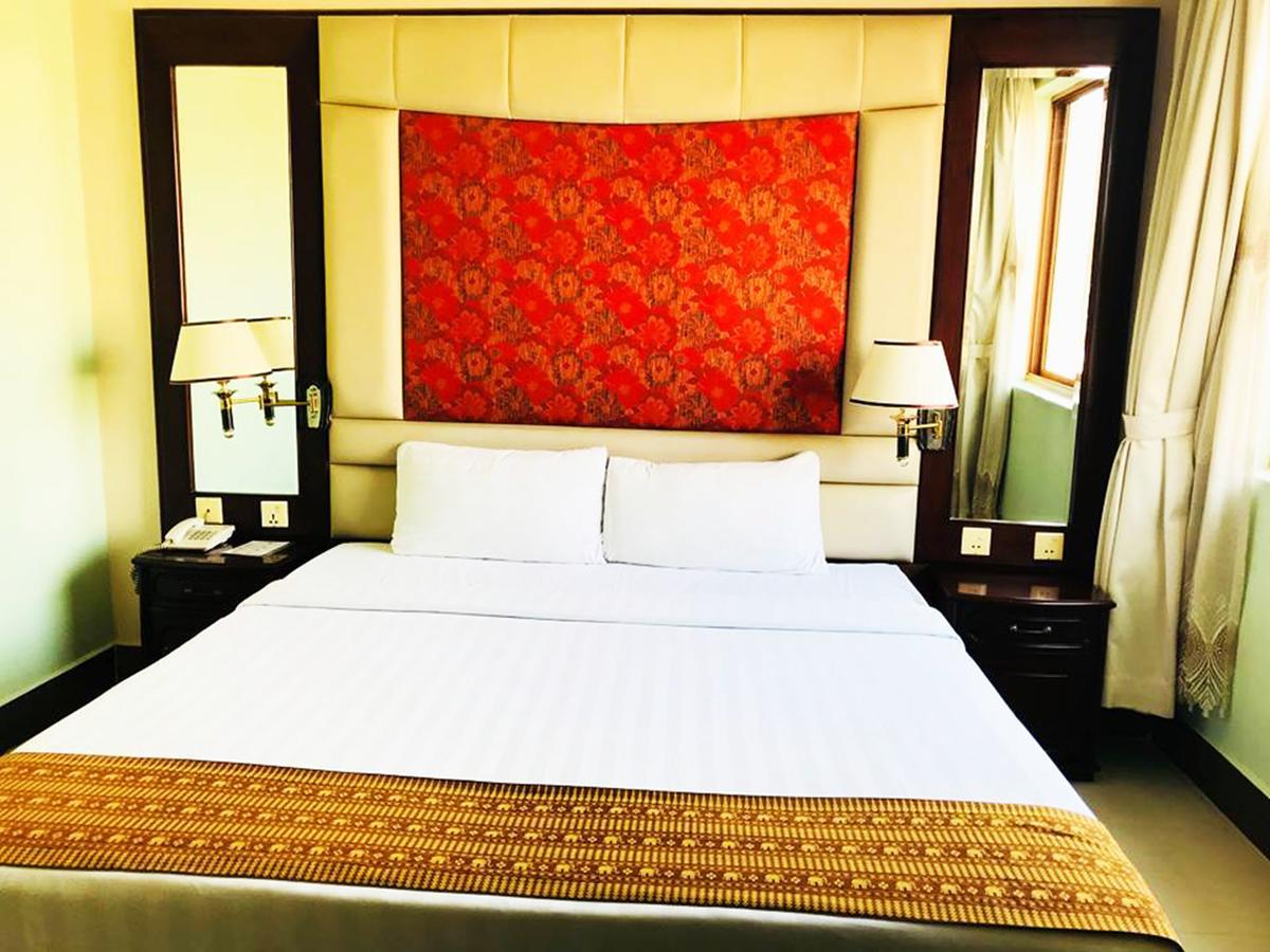 Hotel Luxury World Phnompen Kültér fotó