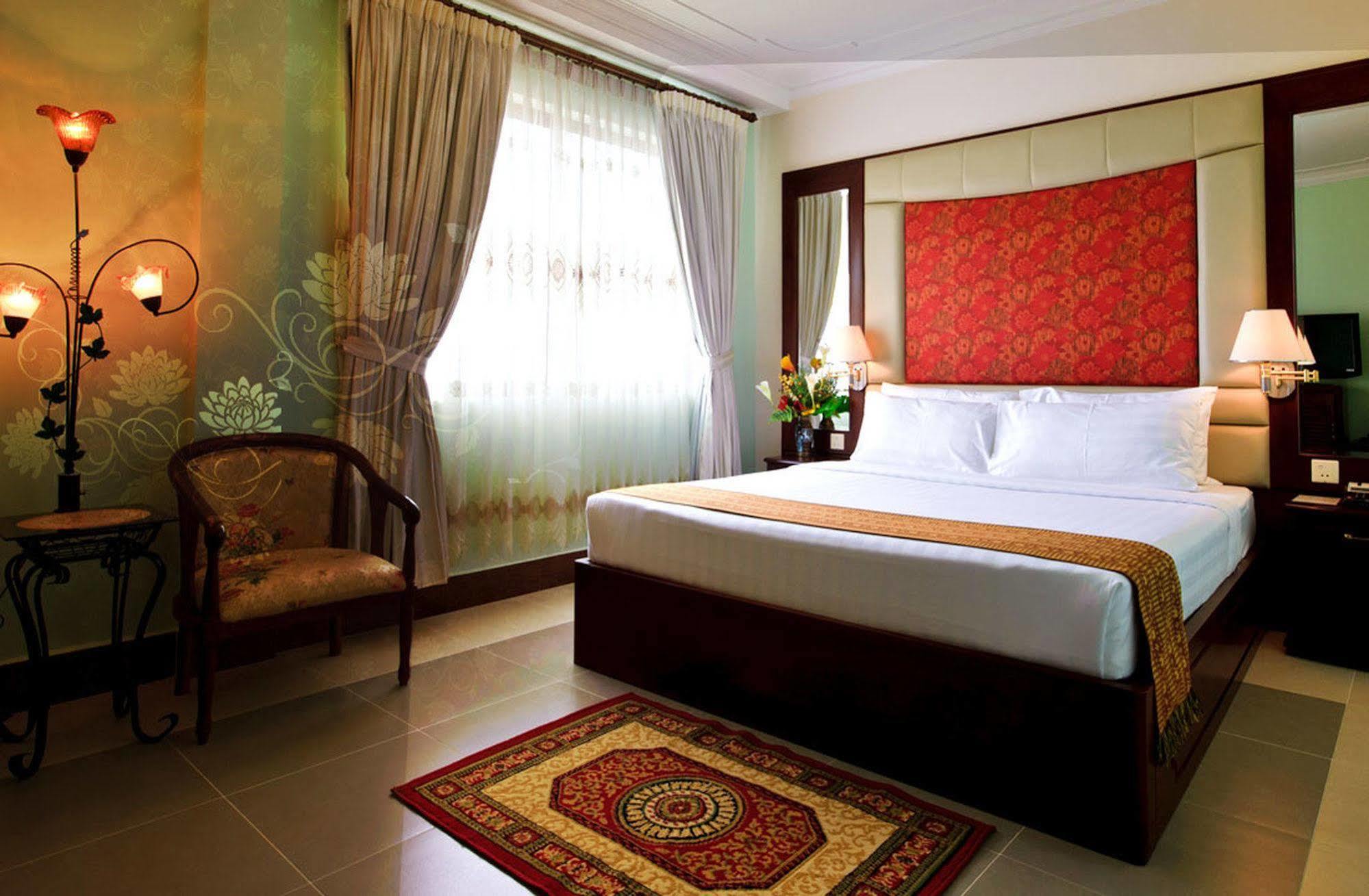 Hotel Luxury World Phnompen Kültér fotó