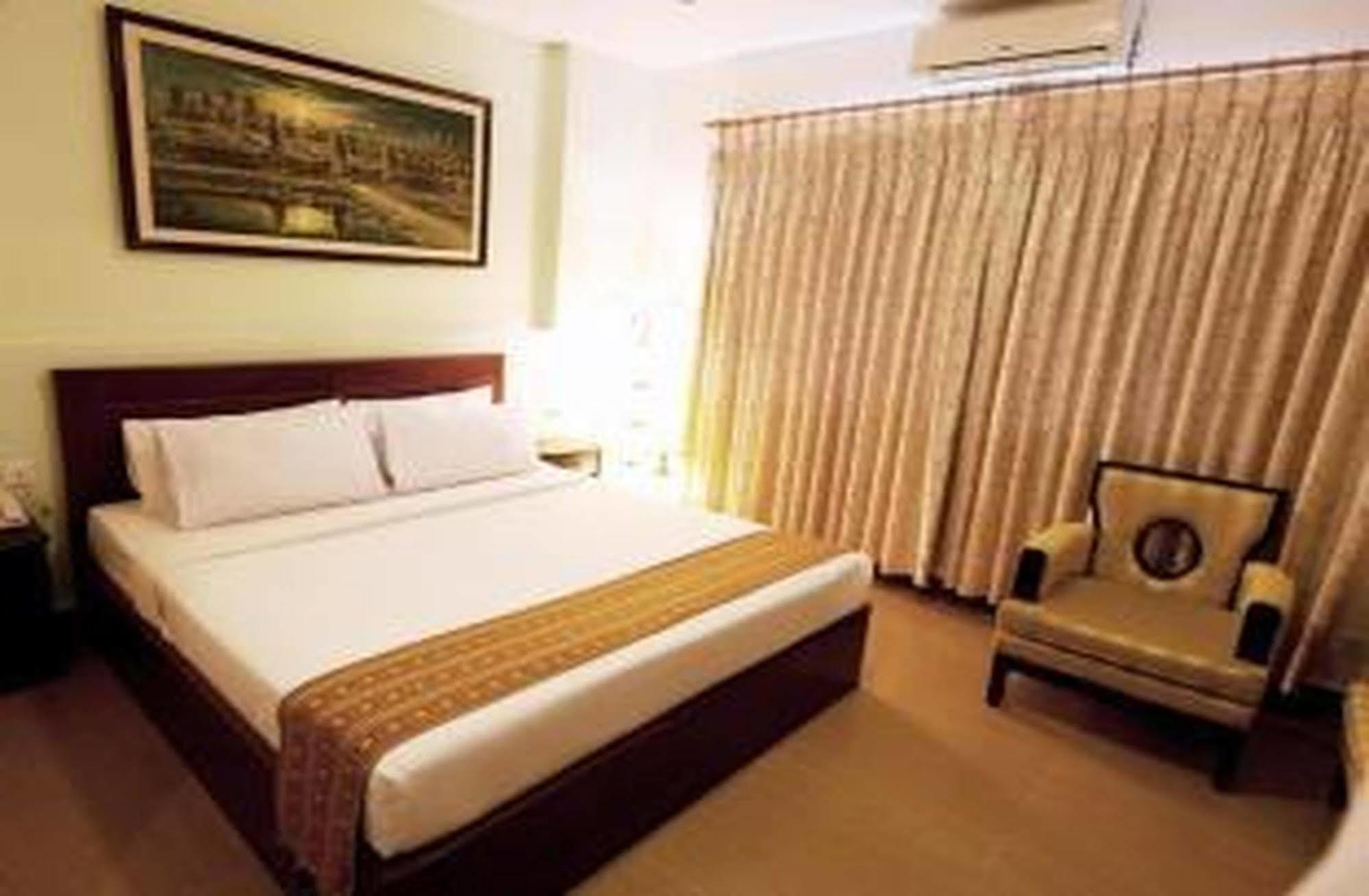 Hotel Luxury World Phnompen Kültér fotó