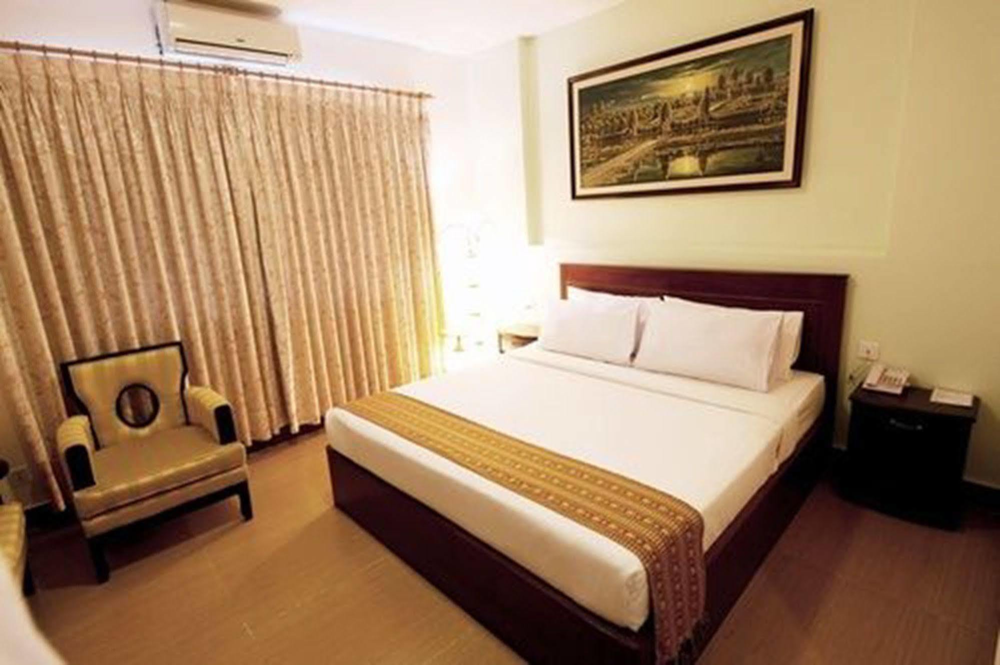 Hotel Luxury World Phnompen Kültér fotó