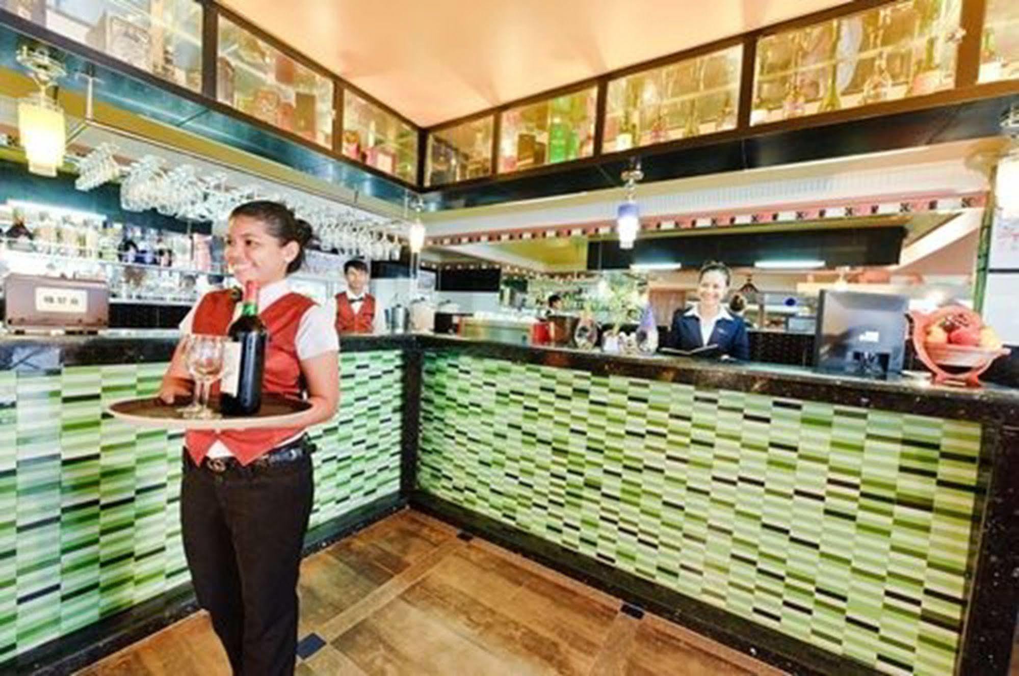 Hotel Luxury World Phnompen Kültér fotó
